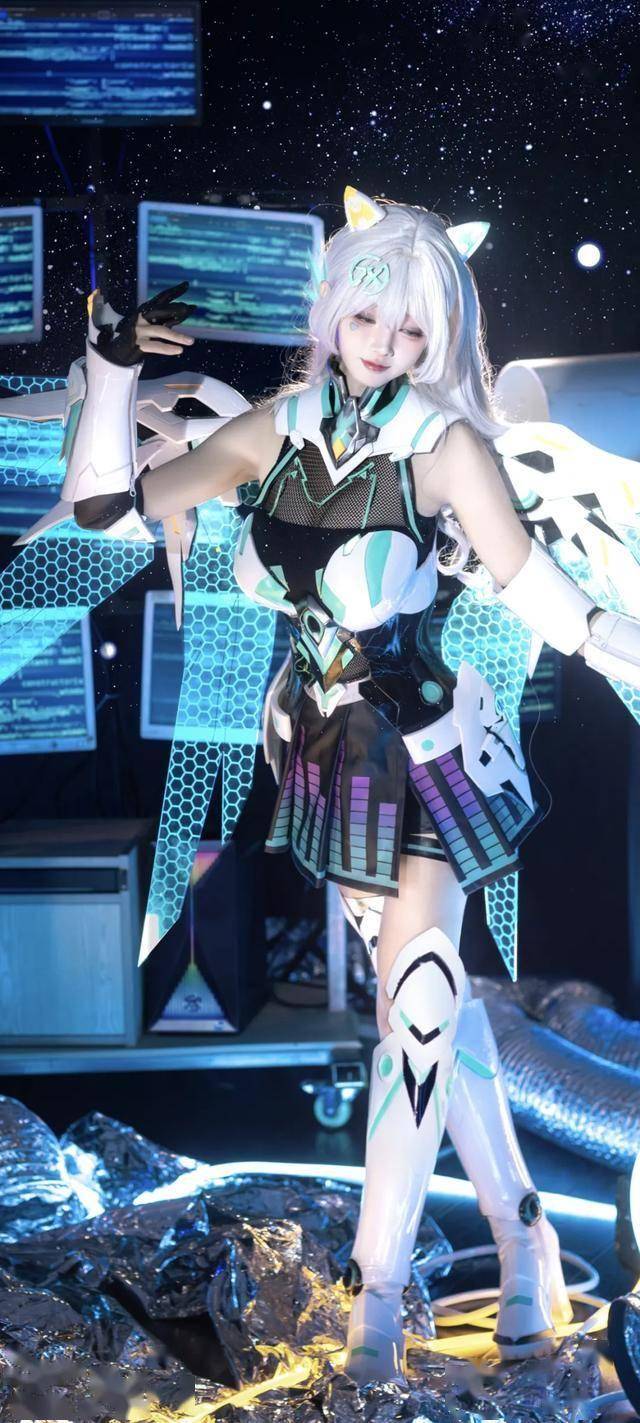 cos天选姬身材无敌！CQ9电子版入口走路摇(图2)